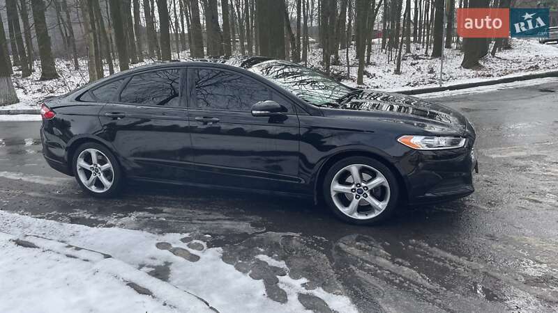 Седан Ford Fusion 2015 в Гнівані