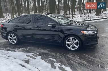 Седан Ford Fusion 2015 в 
