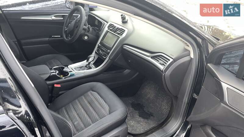 Седан Ford Fusion 2015 в Гнівані