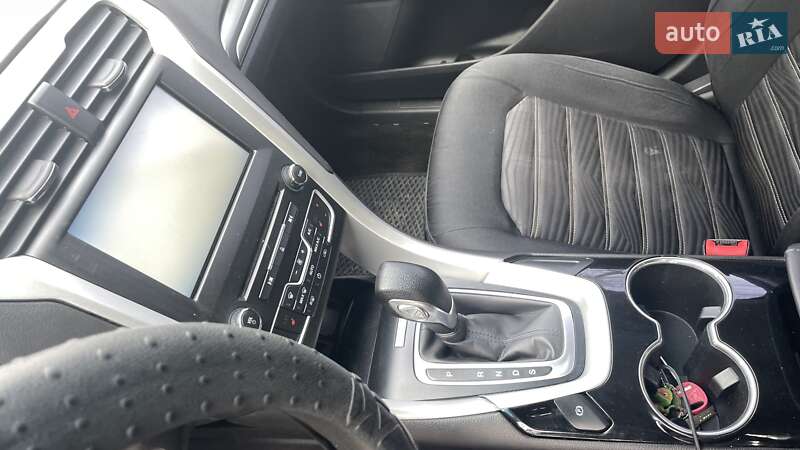 Седан Ford Fusion 2015 в Гнівані