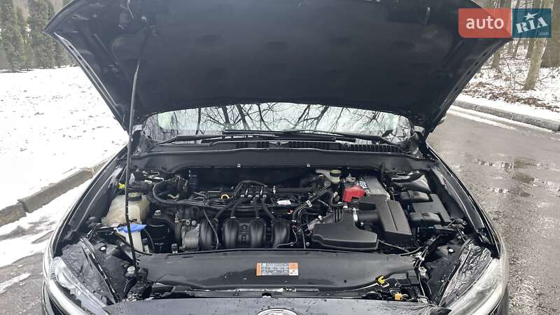 Седан Ford Fusion 2015 в Гнівані