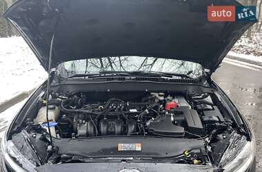 Седан Ford Fusion 2015 в 