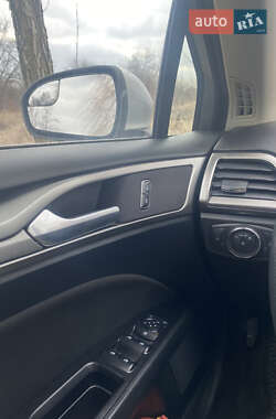 Седан Ford Fusion 2016 в 