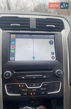 Седан Ford Fusion 2016 в 