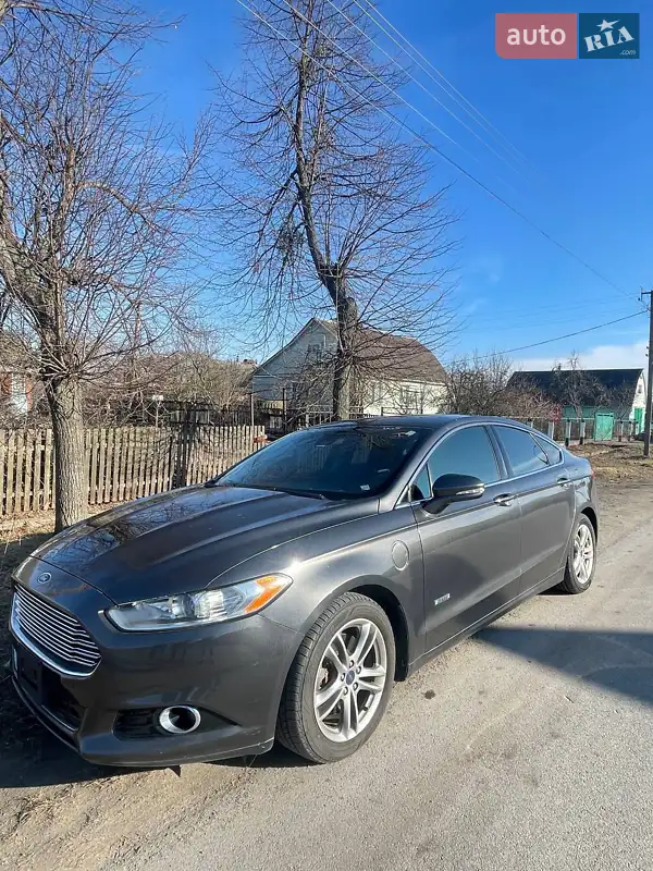 Седан Ford Fusion 2015 в 