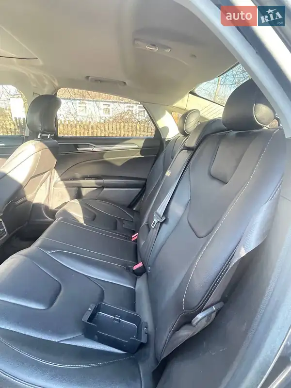 Седан Ford Fusion 2015 в 