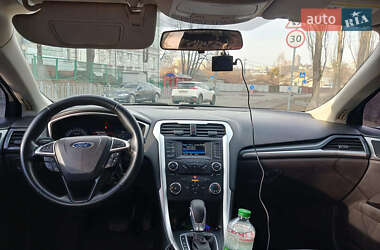 Седан Ford Fusion 2013 в 