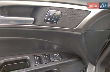 Седан Ford Fusion 2017 в 