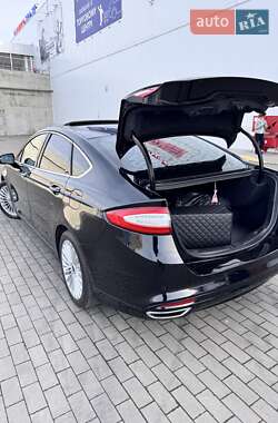 Седан Ford Fusion 2016 в 