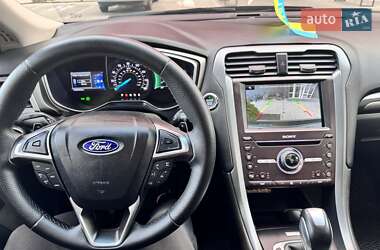 Седан Ford Fusion 2016 в 