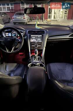 Седан Ford Fusion 2016 в 