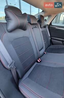 Седан Ford Fusion 2015 в 