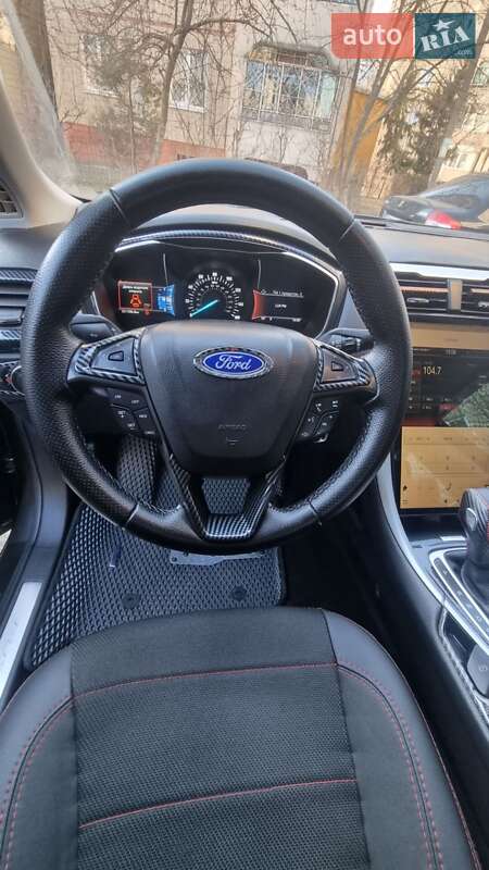 Седан Ford Fusion 2015 в Львові