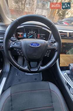 Седан Ford Fusion 2015 в 