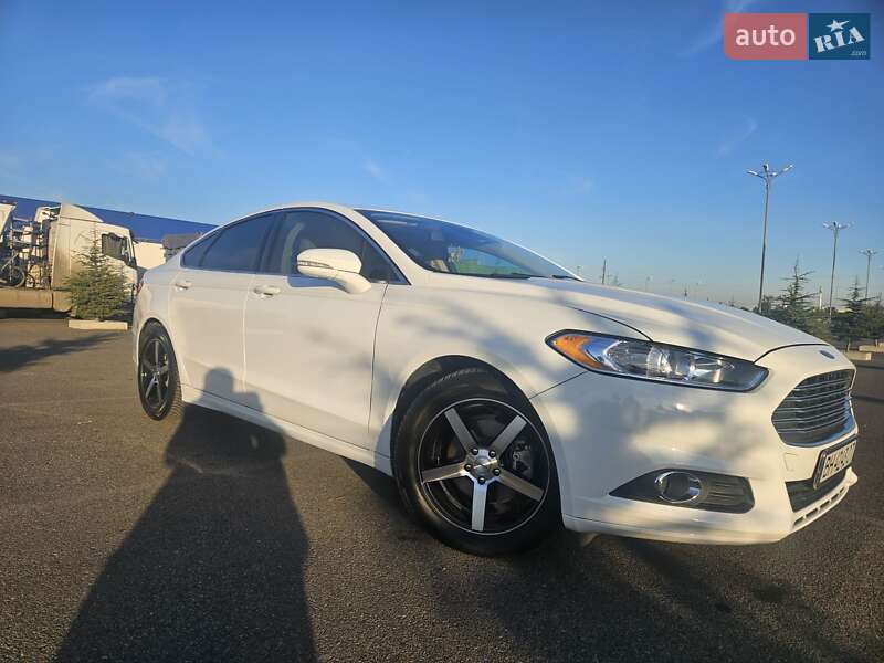 Седан Ford Fusion 2013 в 