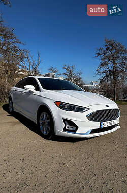 Седан Ford Fusion 2020 в 