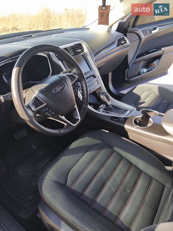 Седан Ford Fusion 2015 в Буске