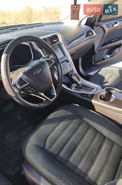 Седан Ford Fusion 2015 в 