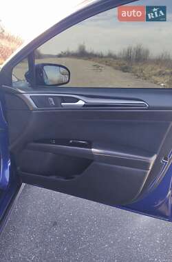 Седан Ford Fusion 2015 в 