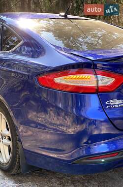 Седан Ford Fusion 2015 в 