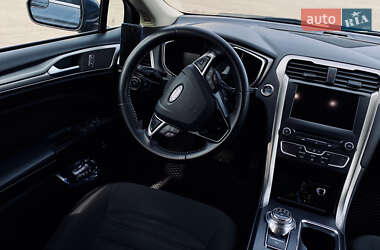 Седан Ford Fusion 2017 в 