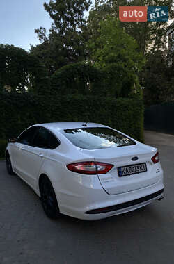 Седан Ford Fusion 2016 в 