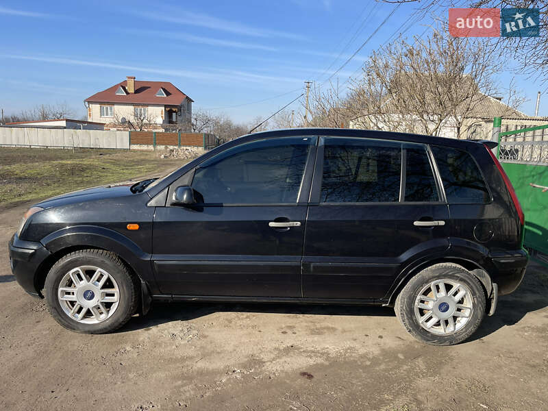 Хэтчбек Ford Fusion 2008 в Новом Буге