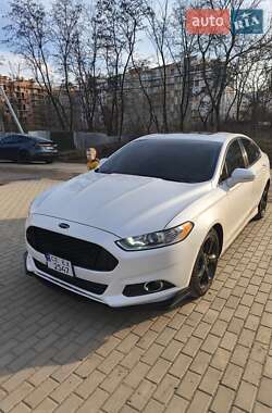 Седан Ford Fusion 2015 в Черновцах