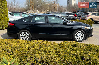 Седан Ford Fusion 2015 в 