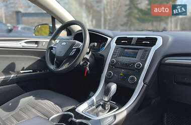 Седан Ford Fusion 2015 в 