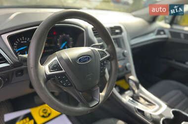 Седан Ford Fusion 2015 в 
