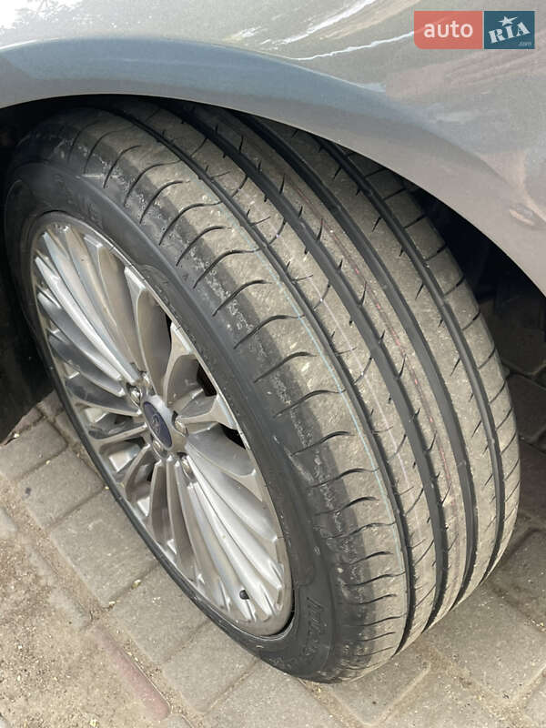 Седан Ford Fusion 2013 в Одесі