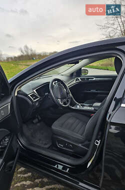 Седан Ford Fusion 2016 в 
