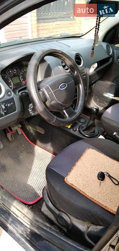 Седан Ford Fusion 2005 в Килии фото 3 Седан Ford Fusion 2005 в Килии