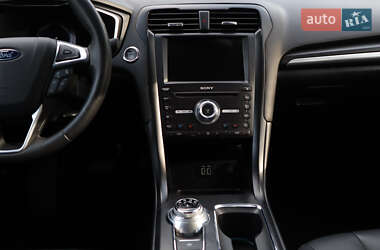 Седан Ford Fusion 2019 в 