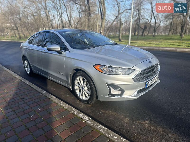 Седан Ford Fusion 2019 в 