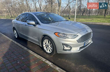 Седан Ford Fusion 2019 в 