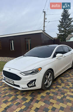 Седан Ford Fusion 2019 в 