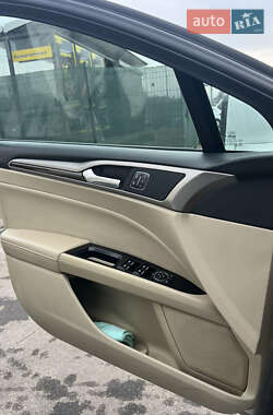 Седан Ford Fusion 2013 в 