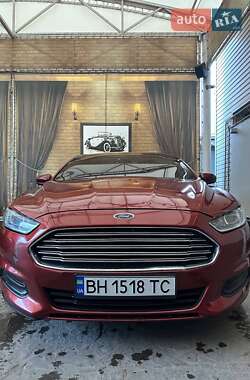 Седан Ford Fusion 2014 в Саврани