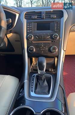 Седан Ford Fusion 2013 в 