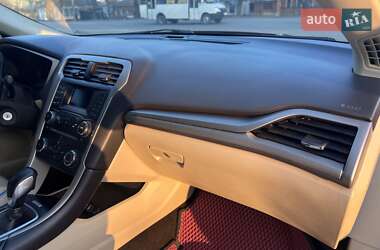 Седан Ford Fusion 2013 в 