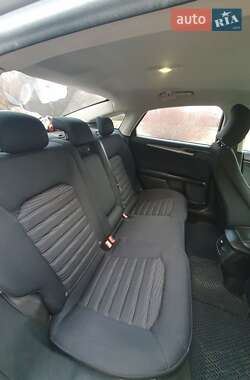 Седан Ford Fusion 2015 в 