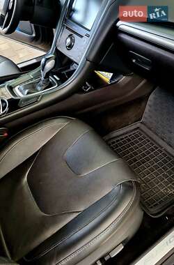 Седан Ford Fusion 2015 в 