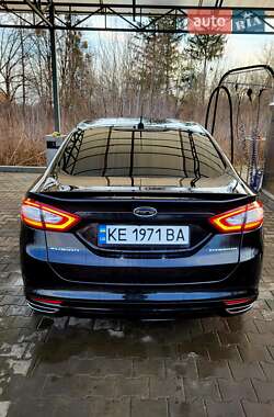 Седан Ford Fusion 2015 в 