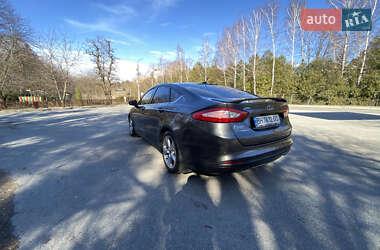 Седан Ford Fusion 2015 в 
