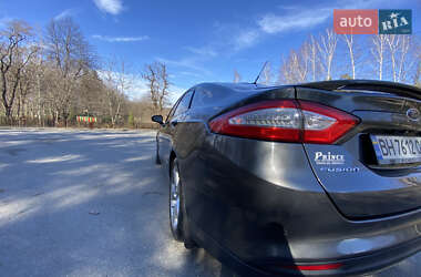 Седан Ford Fusion 2015 в 