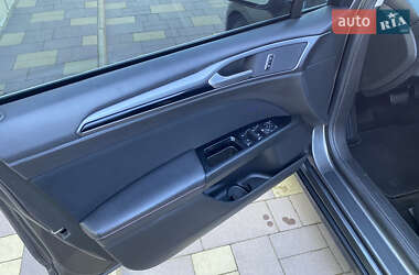 Седан Ford Fusion 2015 в 