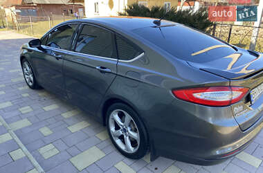 Седан Ford Fusion 2015 в 
