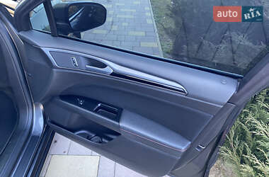 Седан Ford Fusion 2015 в 